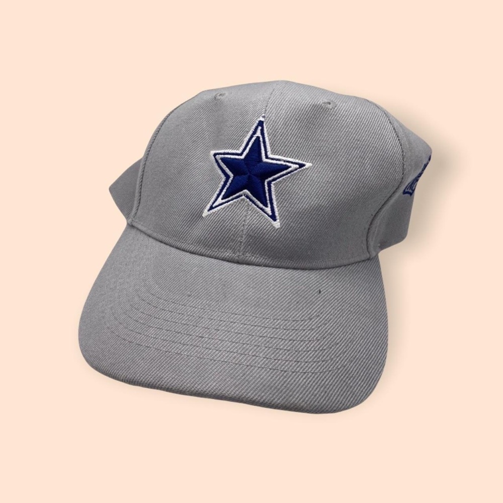 Grey Cowboys baseball cap.